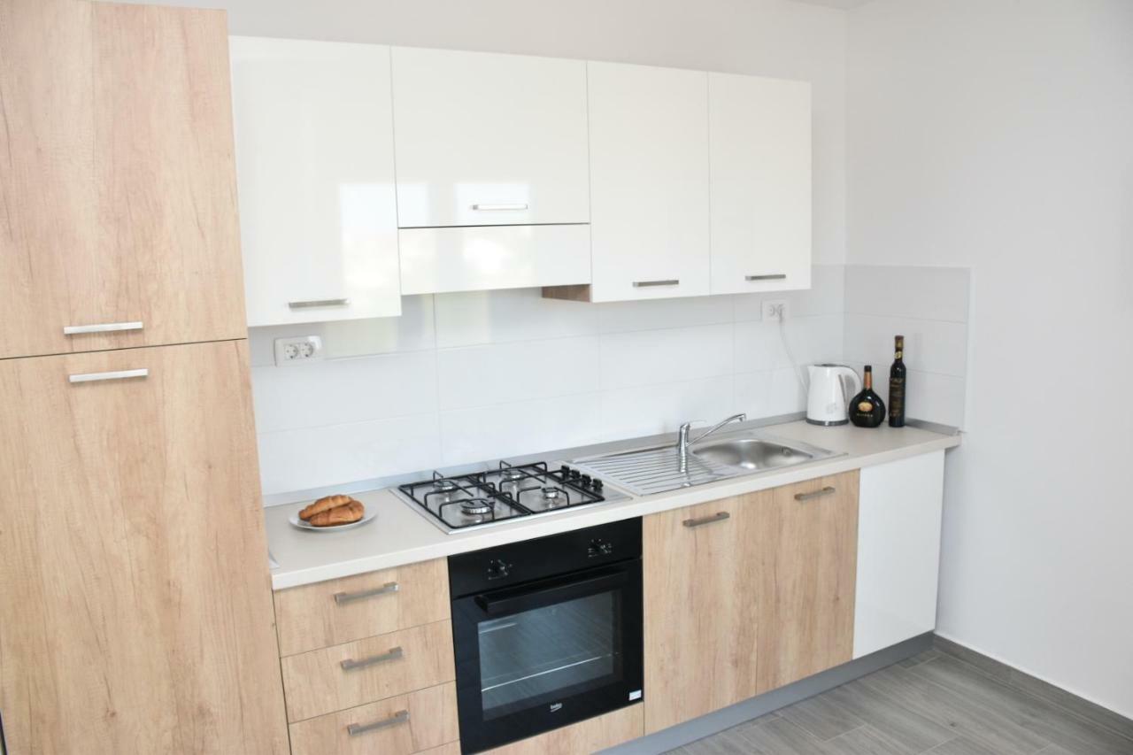 Apartments Mino Ražanac Esterno foto