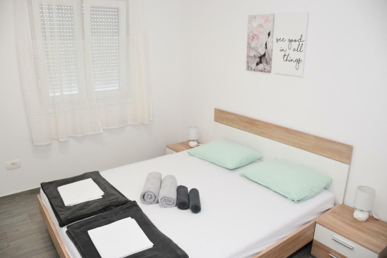 Apartments Mino Ražanac Esterno foto